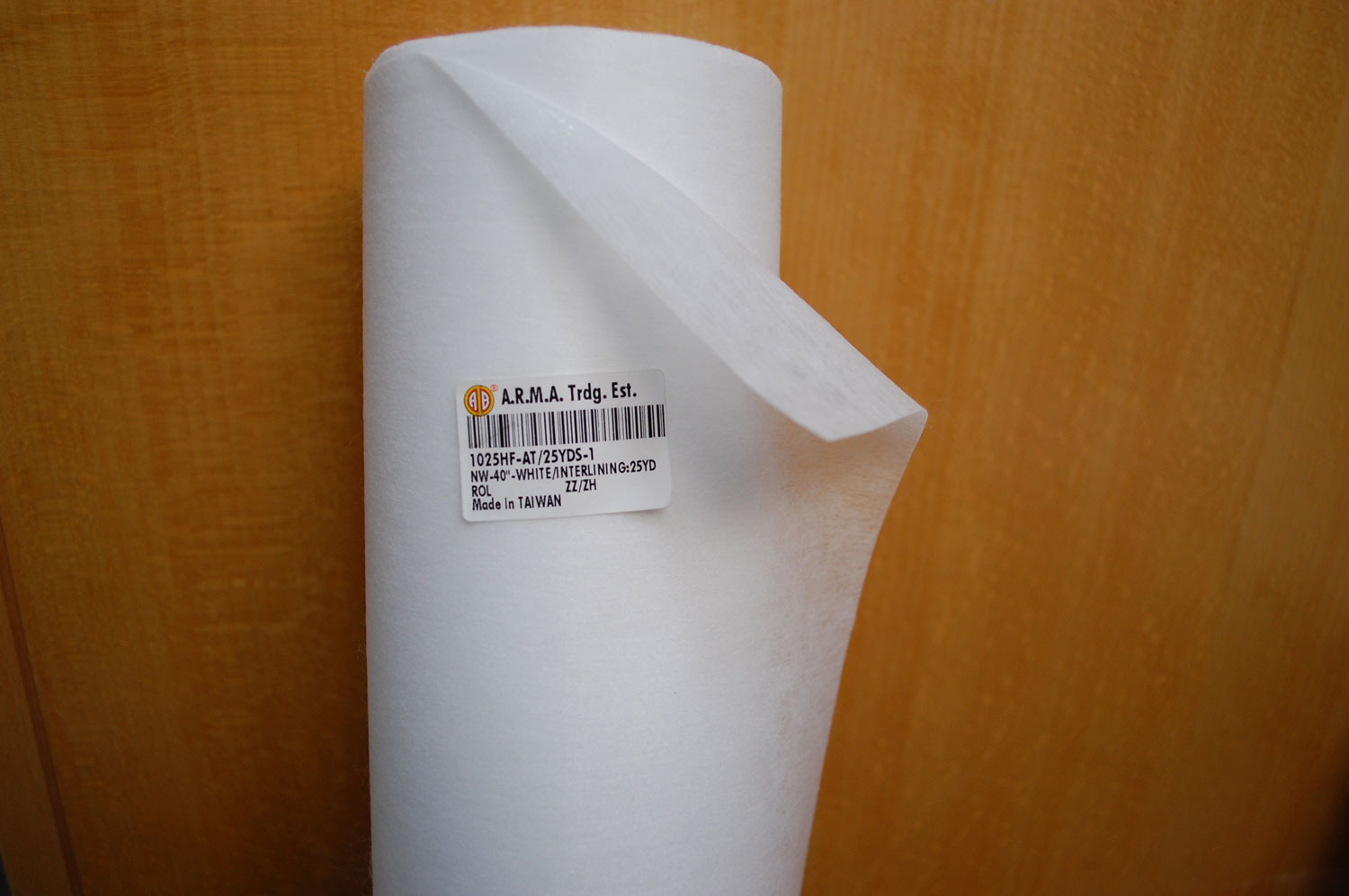 INTERLINING:25YDS  (1025HF-AT/25YDS) 1 INTERLINING:25YDS  (1025HF-AT/25YDS)