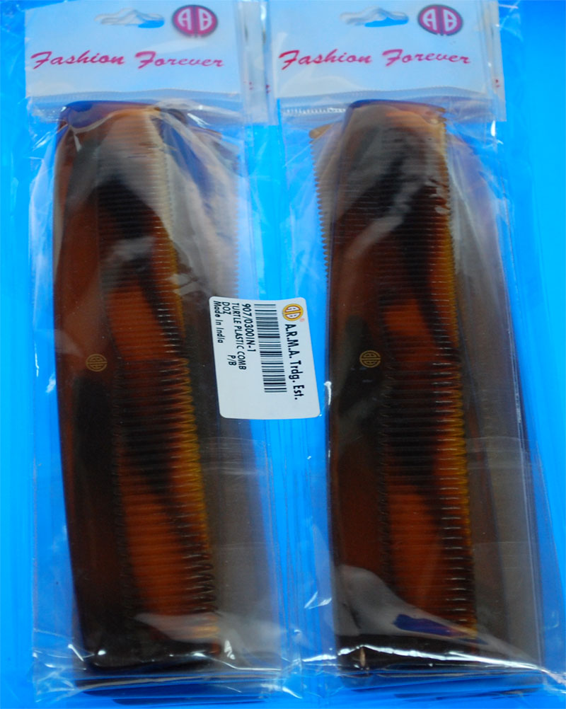 PLASTIC COMB (907/0300IN) 1 PLASTIC COMB (907/0300IN)