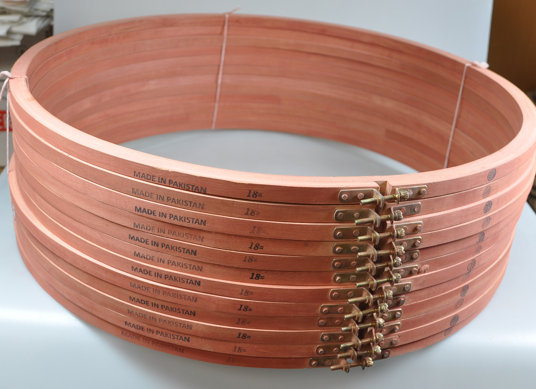 WOOD EMB WOOD EMB.HOOP-18" (ZHM/BROWN-18)