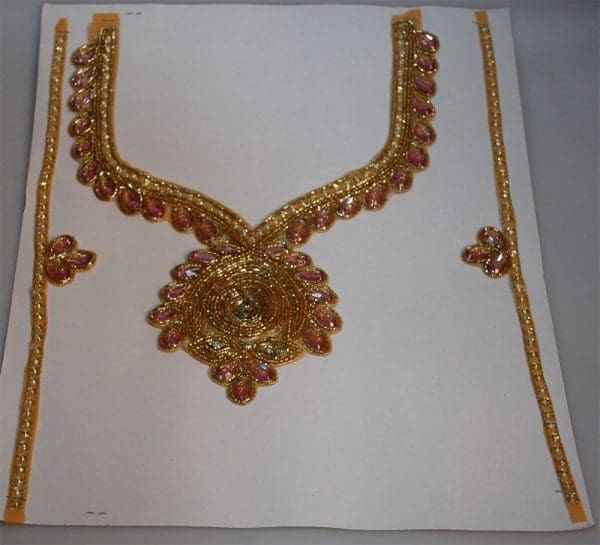 **EMBROIDERY NECK (STONE NECK-1)