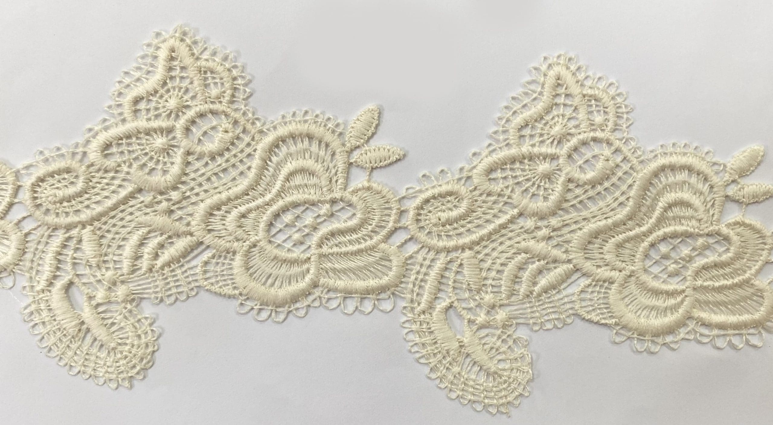 CH.CUT LACE W/TEX:13.7M:7.5CM (TX63-1096) - 7.5CM/AV71